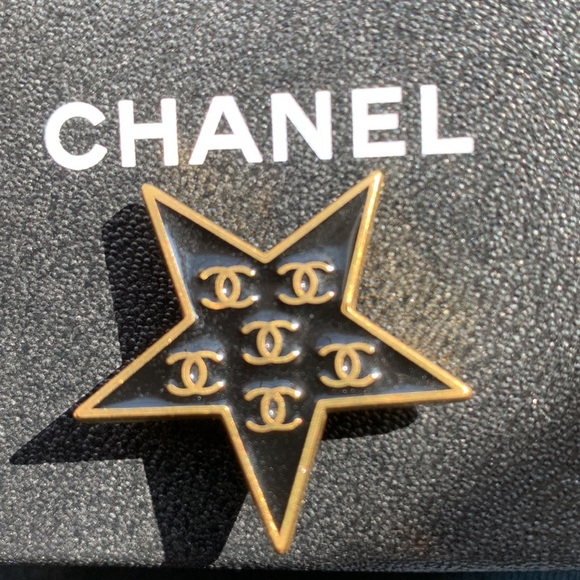 Vintage CHANEL Gold 💛 and Black 🖤 Six Star ⭐️Rare Pin Brooch Gold Tone CC Logo - Picture 3 of 14